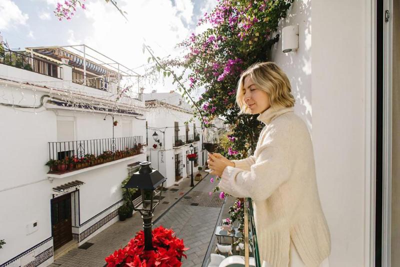 Linda Marbella image
