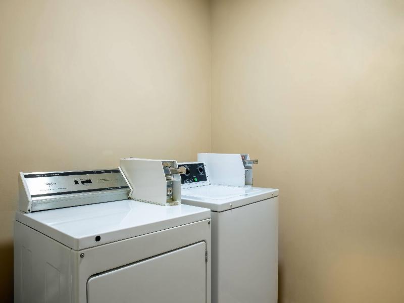 Days Inn & Suites by Wyndham West Edmonton