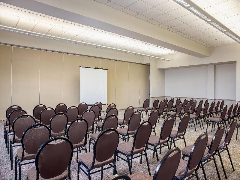 Days Inn & Suites by Wyndham West Edmonton