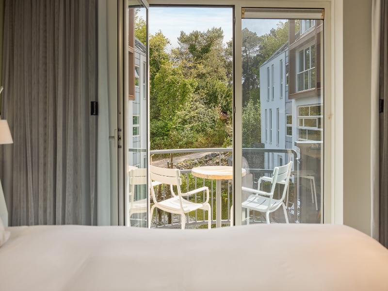 blooming Hotel image