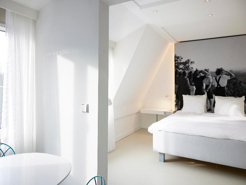 blooming Hotel image