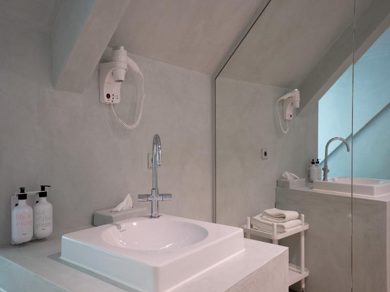 blooming Hotel image