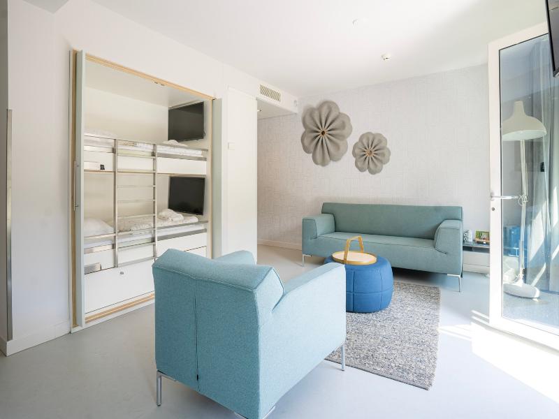 blooming Hotel image