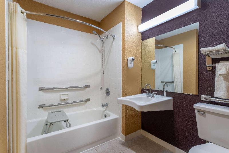 Days Inn by Wyndham Anderson IN image