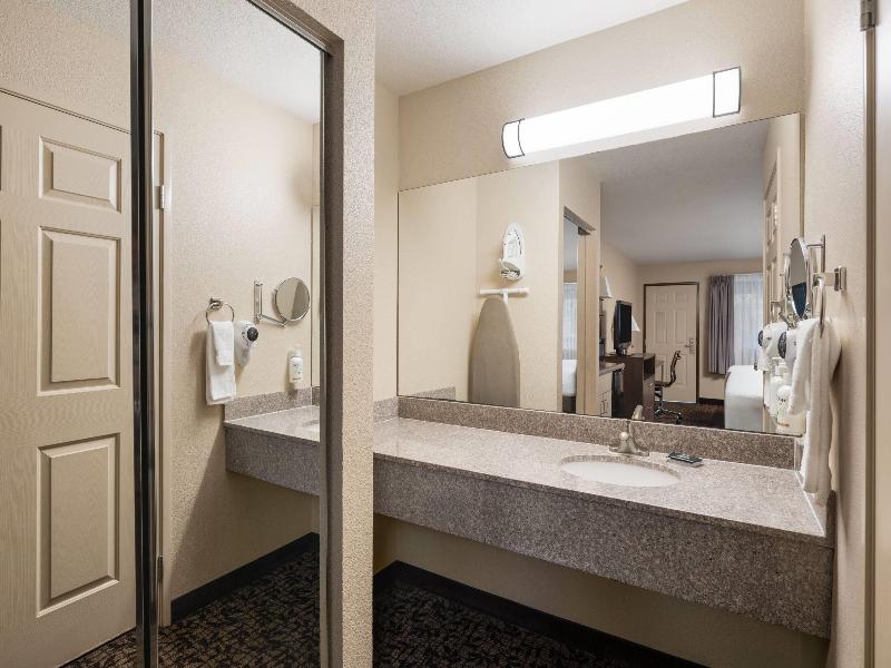 Hawthorn Suites By Wyndham Napa Valley image