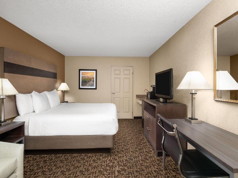 Hawthorn Suites By Wyndham Napa Valley image