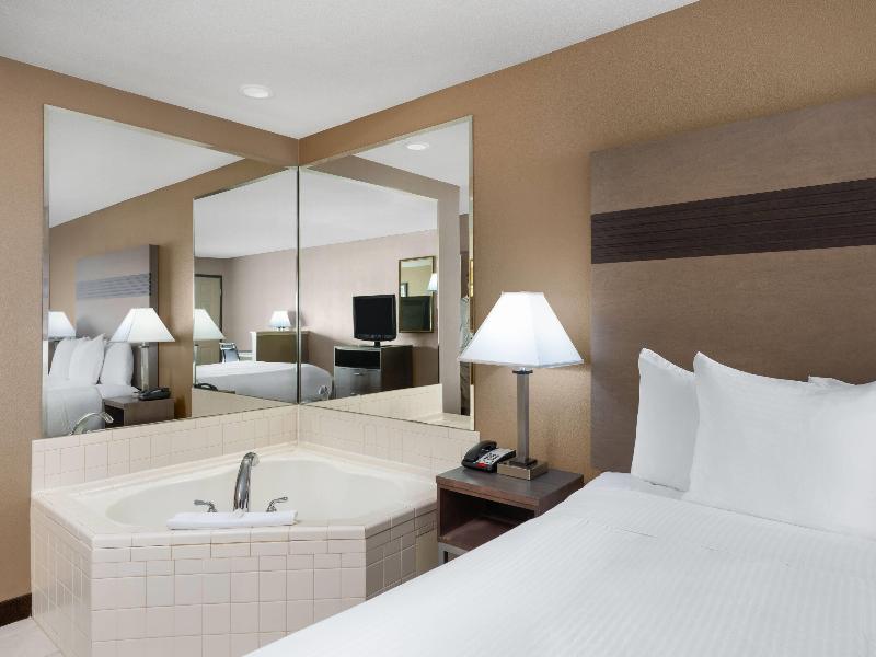Hawthorn Suites By Wyndham Napa Valley image