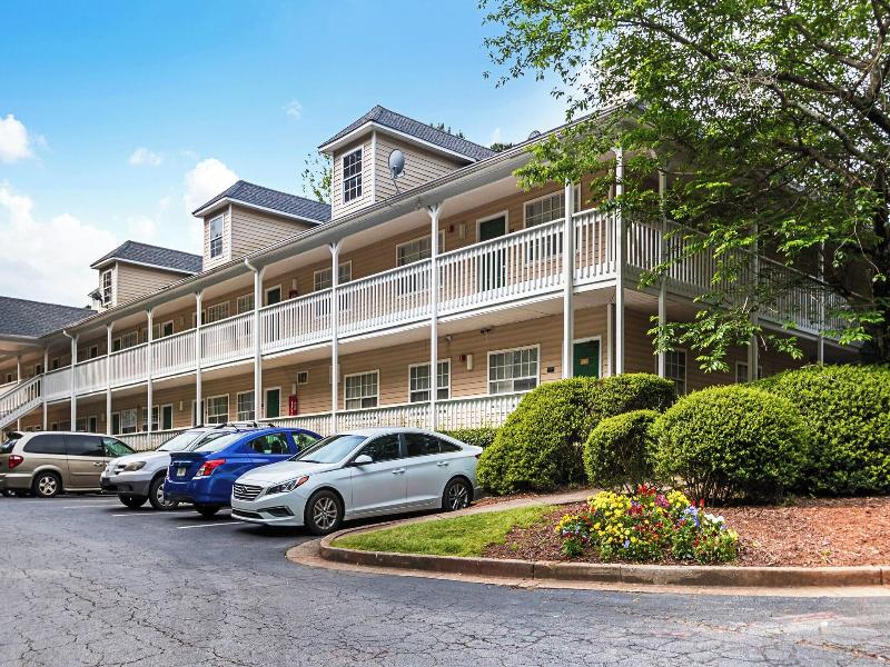 HomeTowne STU by Red Roof Atlanta-Lawrenceville image