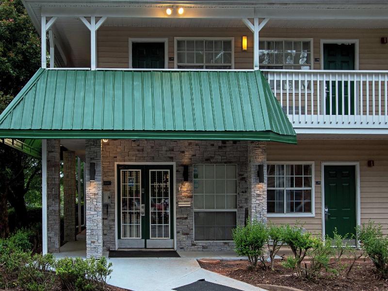 HomeTowne STU by Red Roof Atlanta-Lawrenceville image