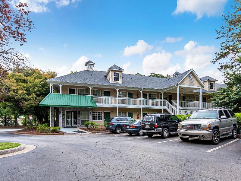 HomeTowne STU by Red Roof Atlanta-Lawrenceville image