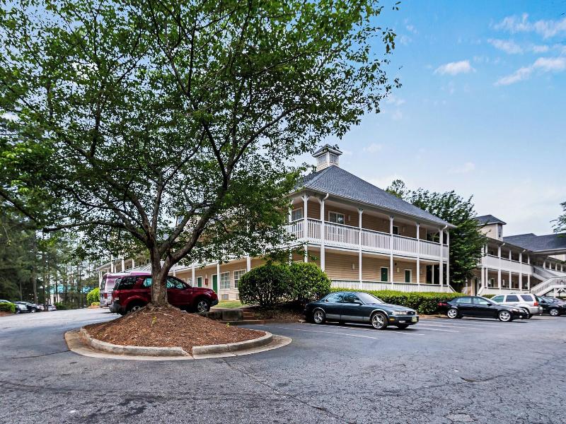 HomeTowne STU by Red Roof Atlanta-Lawrenceville image
