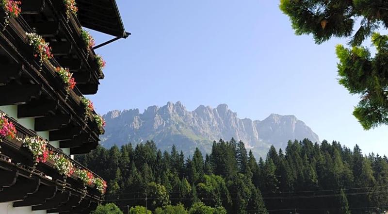 Blattlhof image