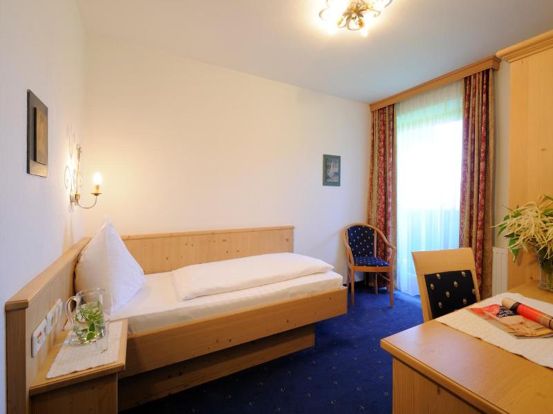 Blattlhof image