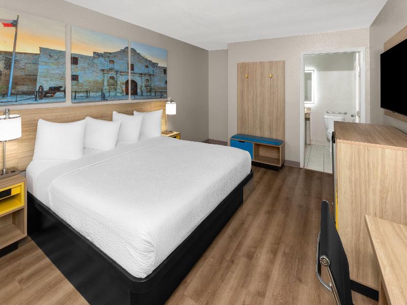 Days Inn by Wyndham Temple image