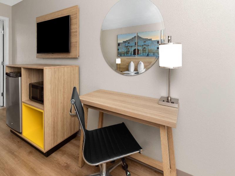 Days Inn by Wyndham Temple image