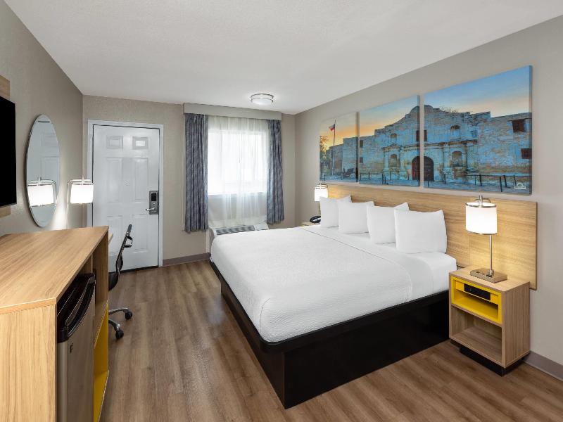 Days Inn by Wyndham Temple image