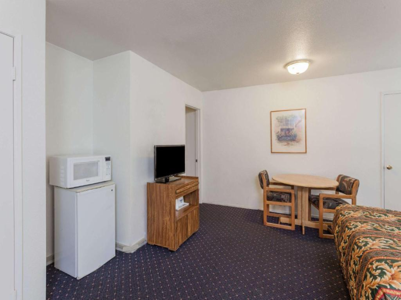 Grand Park Inn Anaheim Maingate — exterior view