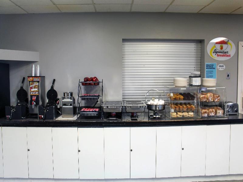 Super 8 by Wyndham Edmonton South
