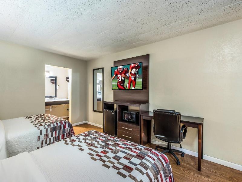 Red Roof Inn & Suites Wapakoneta image