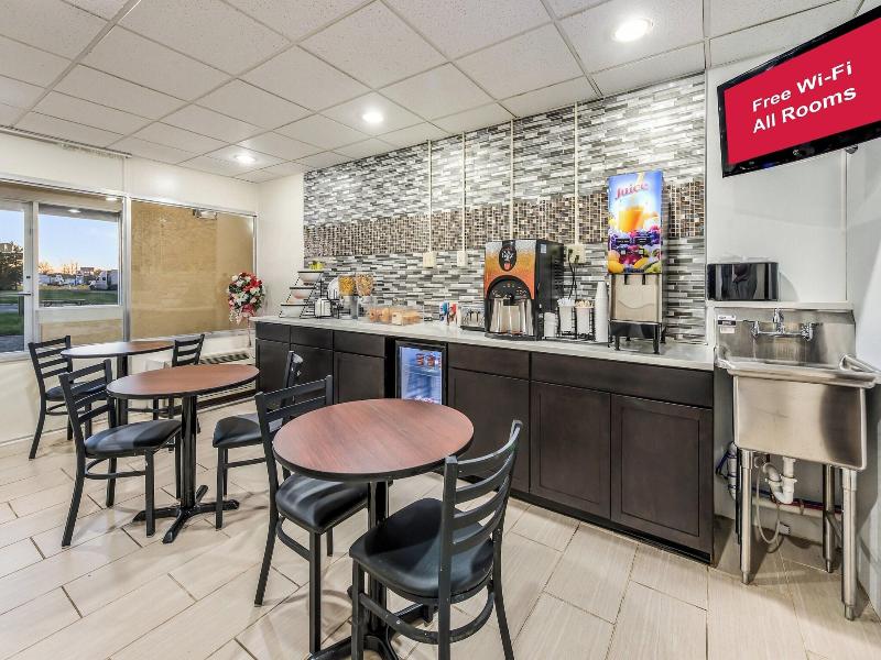 Red Roof Inn & Suites Wapakoneta image
