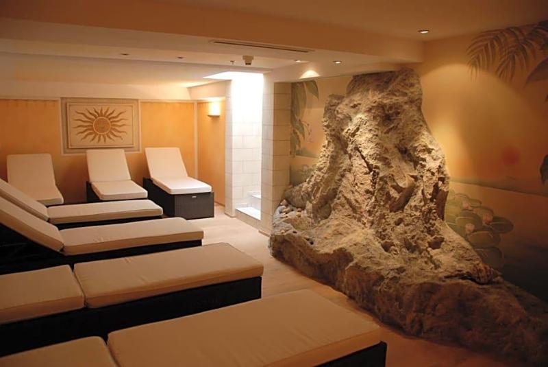Hotel Pension Regina image