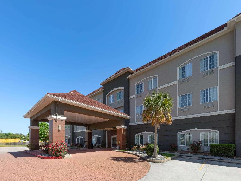 La Quinta Inn & Suites Deer Park image