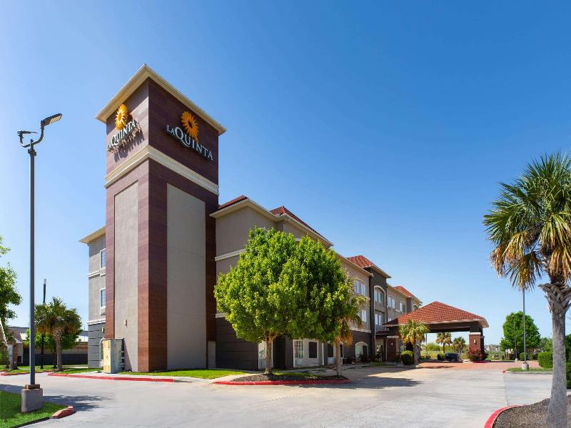 La Quinta Inn & Suites Deer Park image