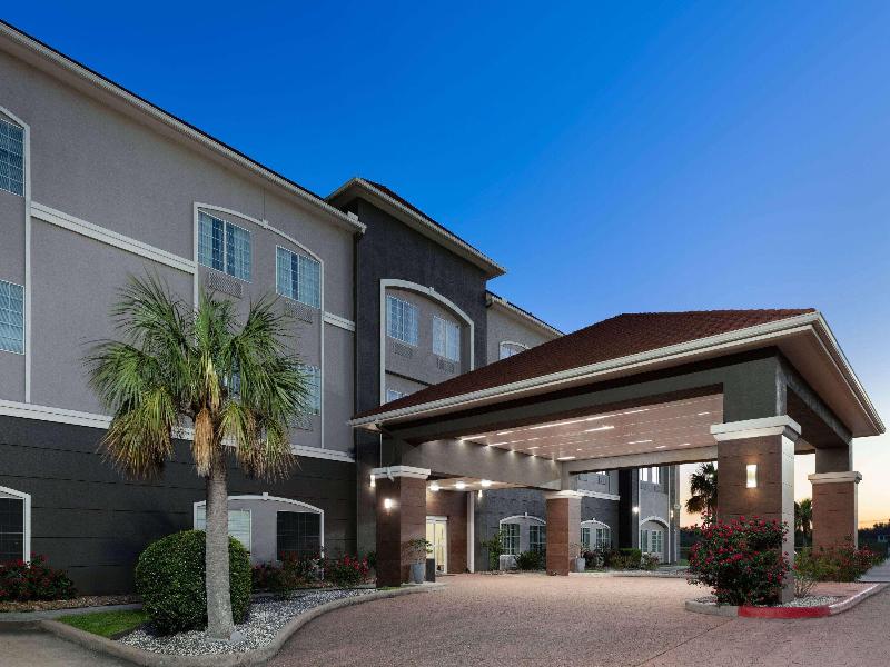 La Quinta Inn & Suites Deer Park image