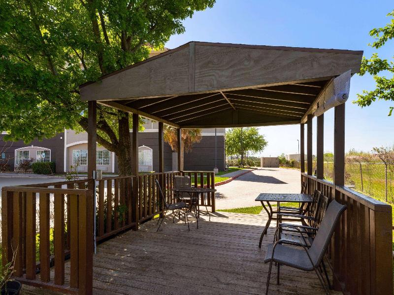 La Quinta Inn & Suites Deer Park image