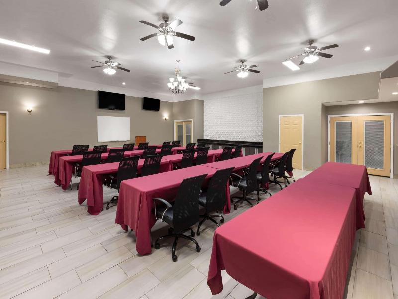 La Quinta Inn & Suites Deer Park image