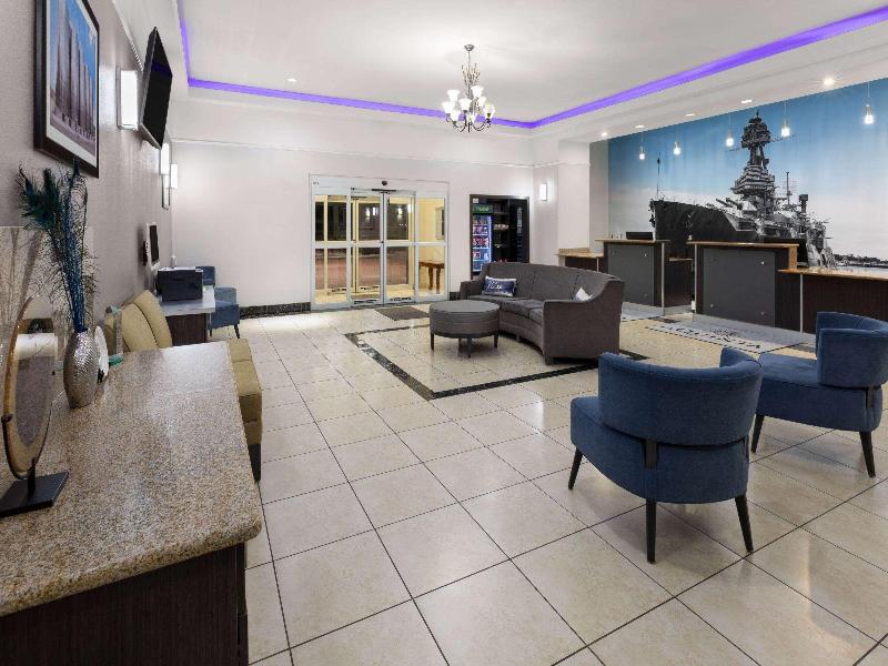 La Quinta Inn & Suites Deer Park image