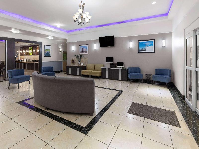 La Quinta Inn & Suites Deer Park image