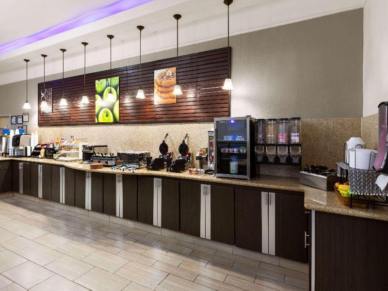 La Quinta Inn & Suites Deer Park image