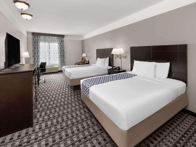 La Quinta Inn & Suites Deer Park image