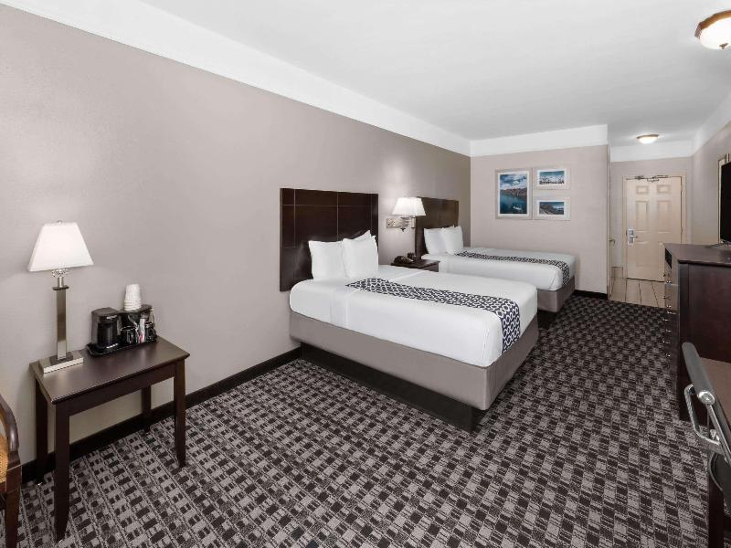 La Quinta Inn & Suites Deer Park image