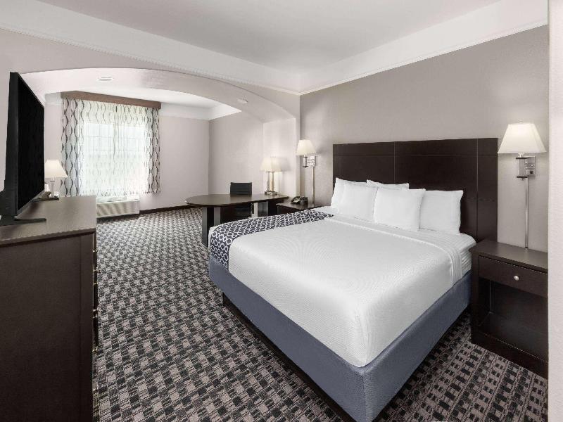 La Quinta Inn & Suites Deer Park image