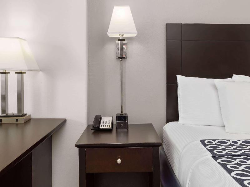 La Quinta Inn & Suites Deer Park image