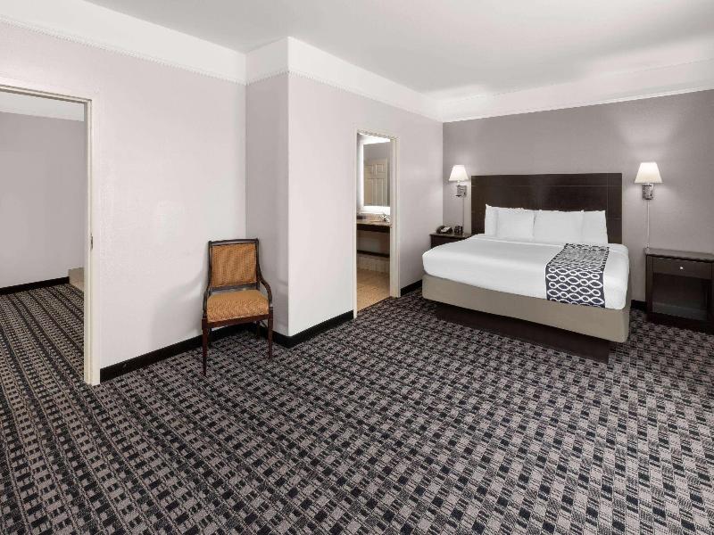 La Quinta Inn & Suites Deer Park image