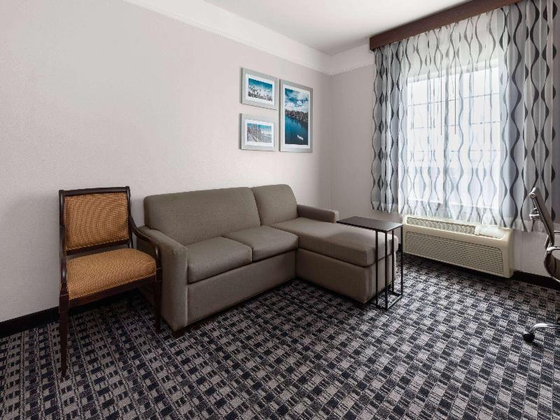 La Quinta Inn & Suites Deer Park image