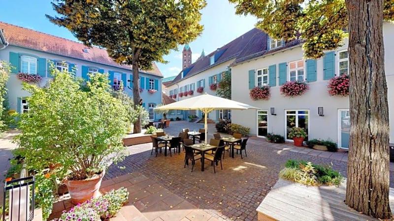 Domhof image