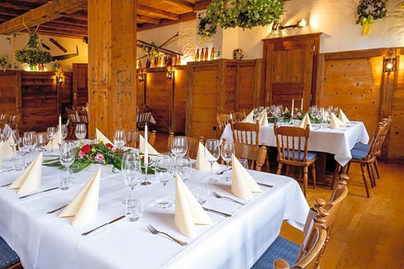 Domhof image