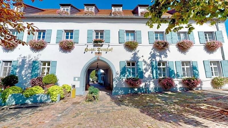 Domhof image