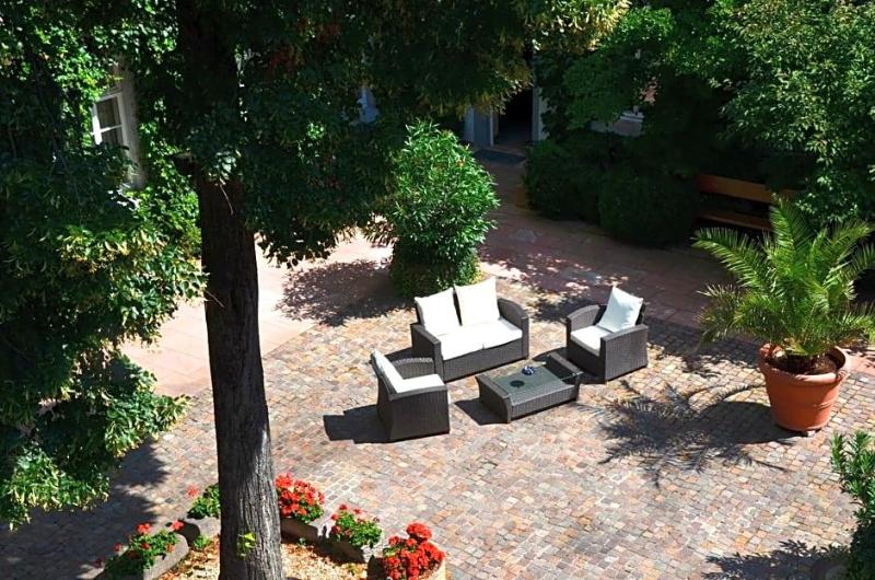 Domhof image