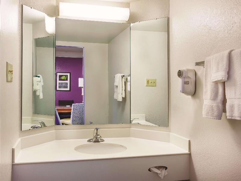 Travelodge by Wyndham Houston Cy-Fair image