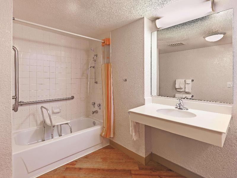 Travelodge by Wyndham Houston Cy-Fair image