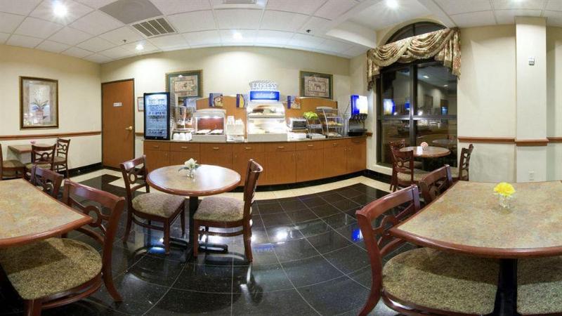 Holiday Inn Express & Suites Houston - Memorial Pa