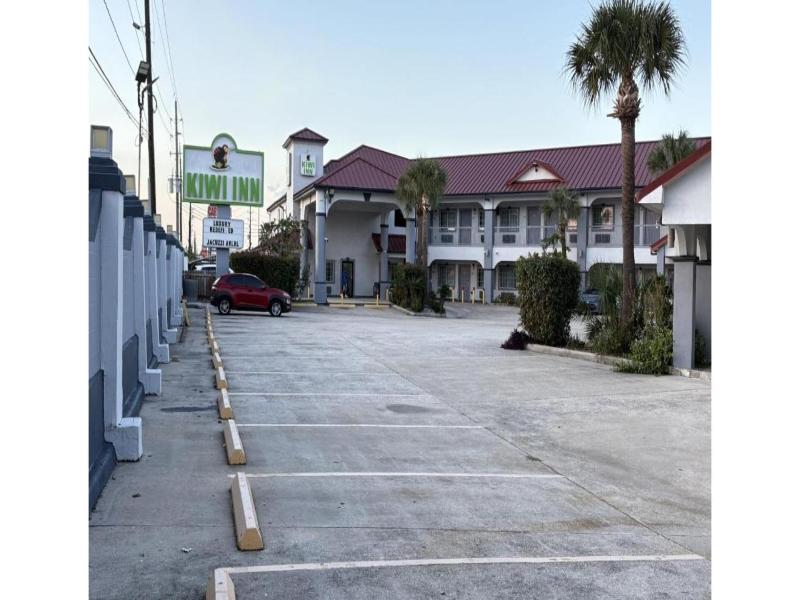 Kiwi Inn Capital O Houston - Hwy 249 — exterior view