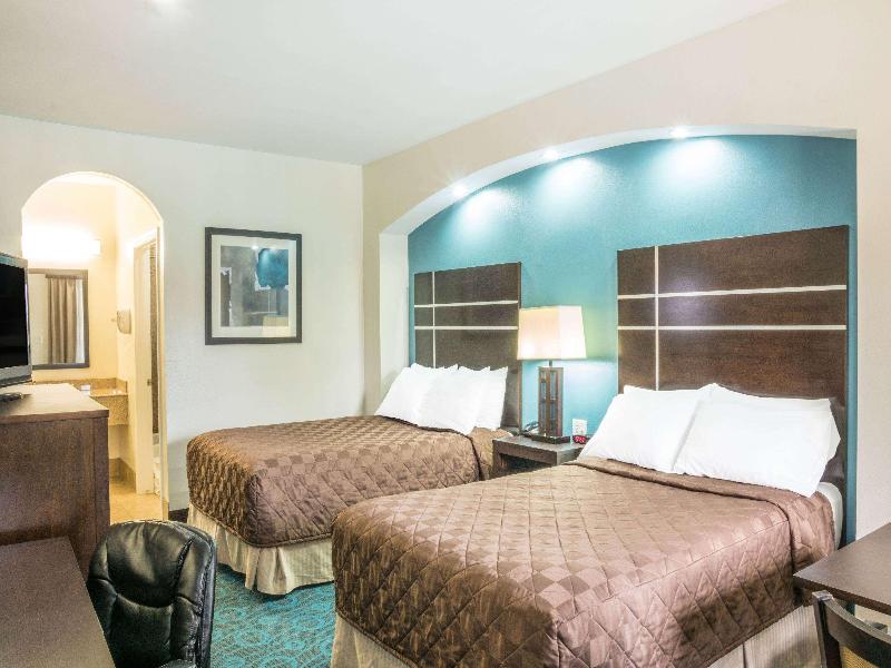 Days Inn by Wyndham Humble IAH APT image