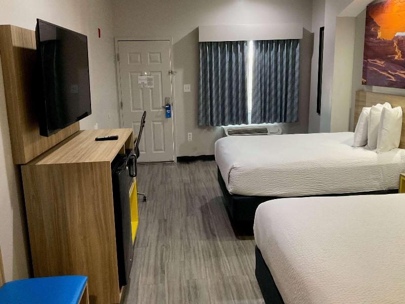 Days Inn by Wyndham Humble IAH APT image