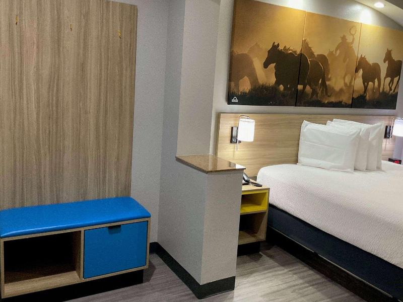 Days Inn by Wyndham Humble IAH APT image